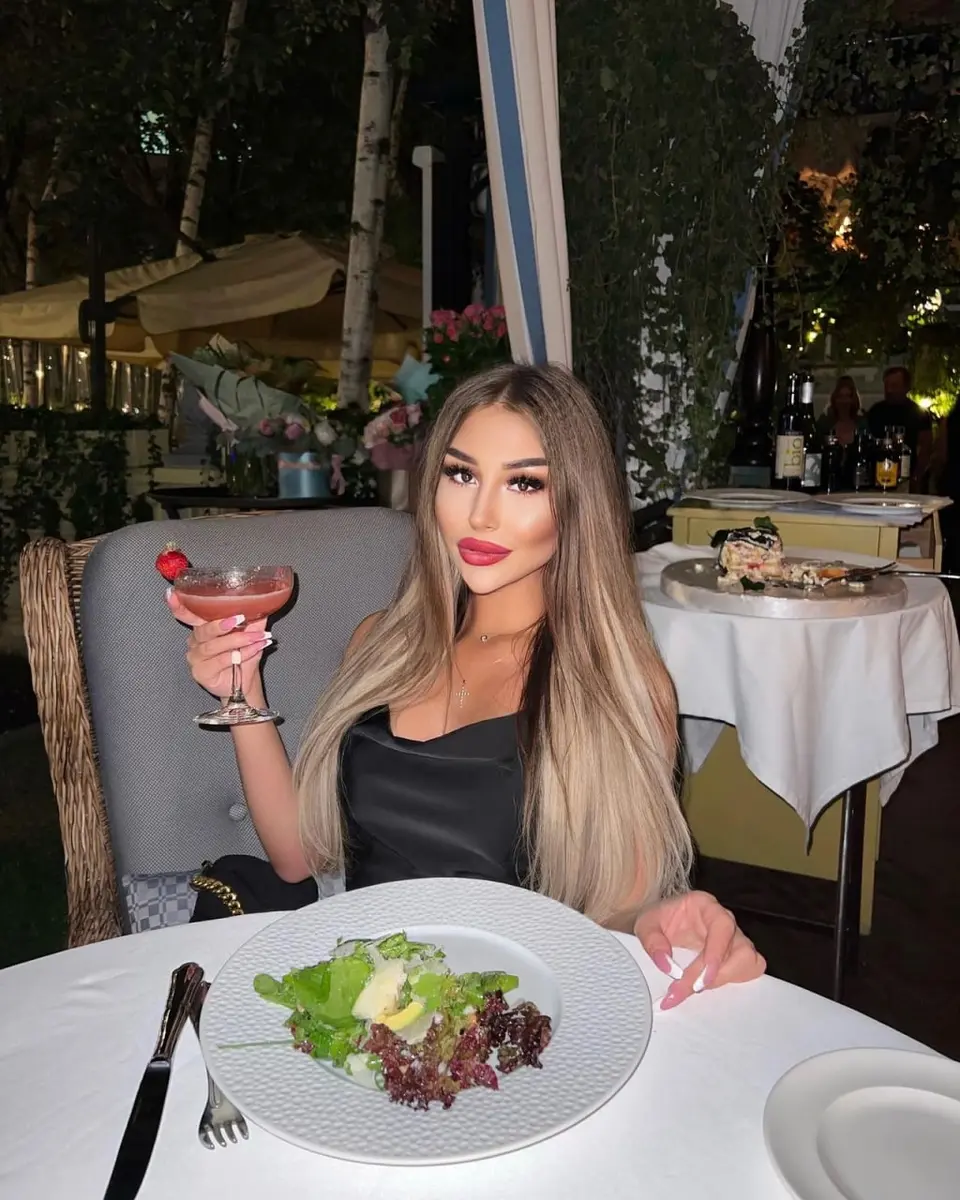 Милана эскорт в городе Москва