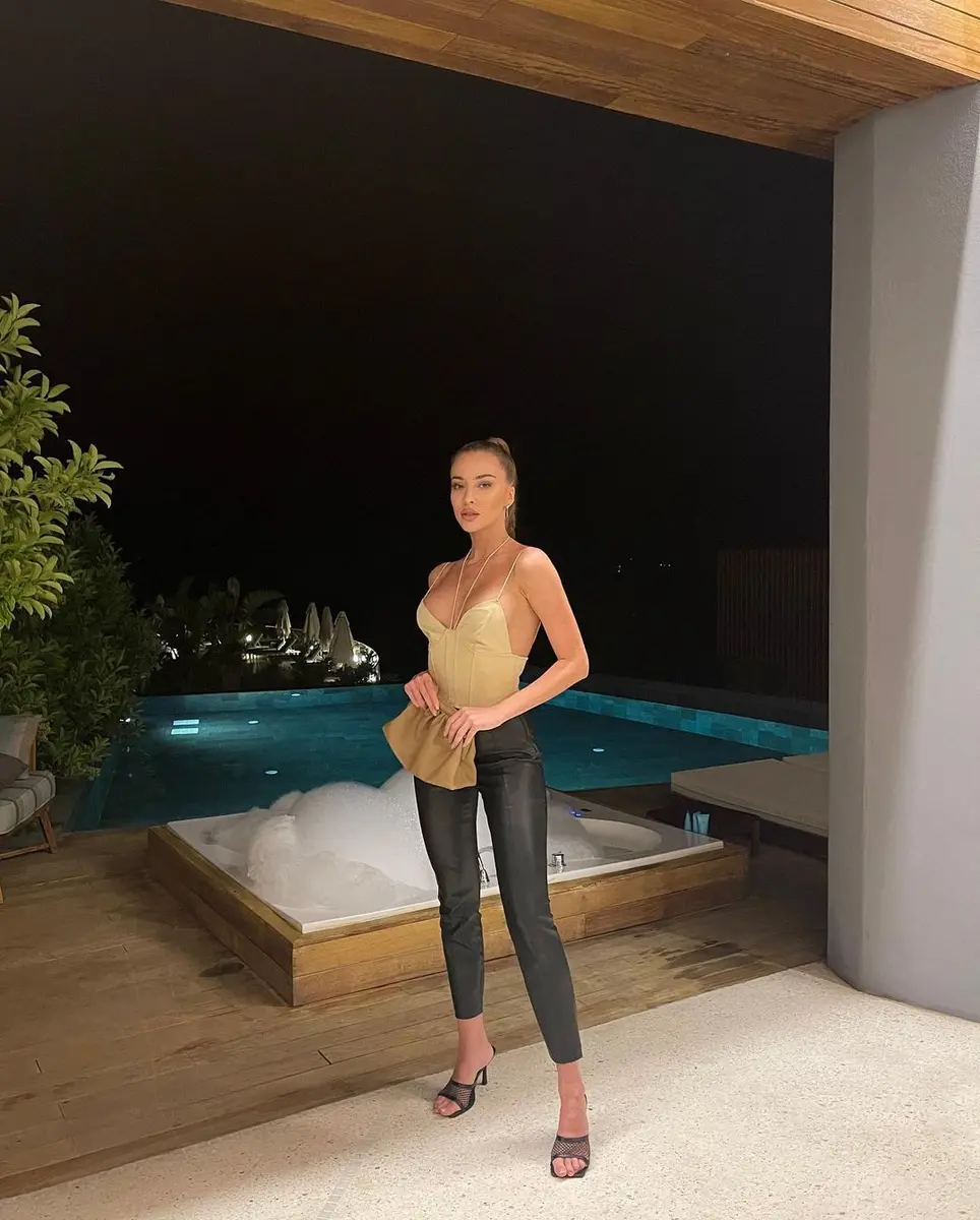 Нелли эскорт в городе Москва